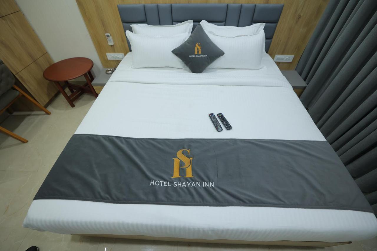 Hotel Shayan Inn Rajkot Eksteriør billede
