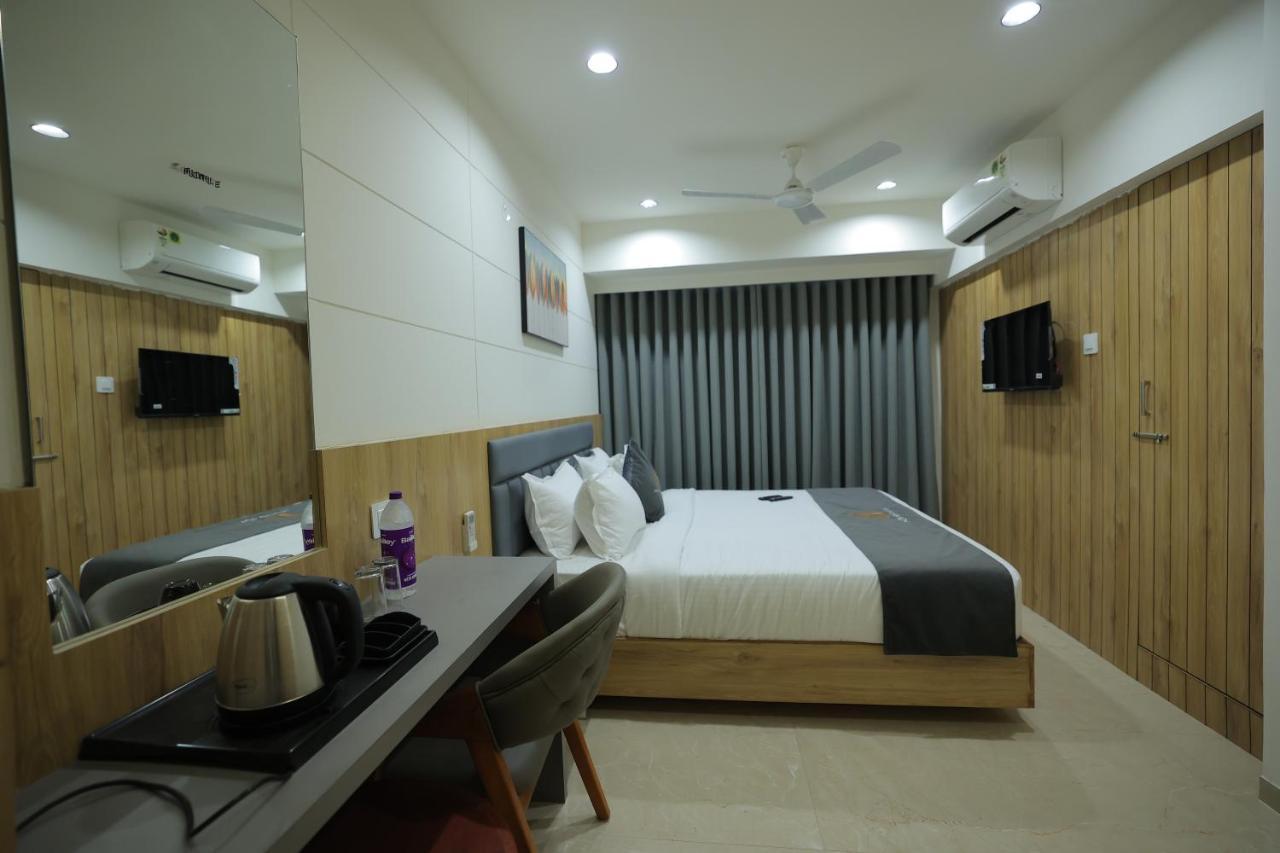 Hotel Shayan Inn Rajkot Eksteriør billede