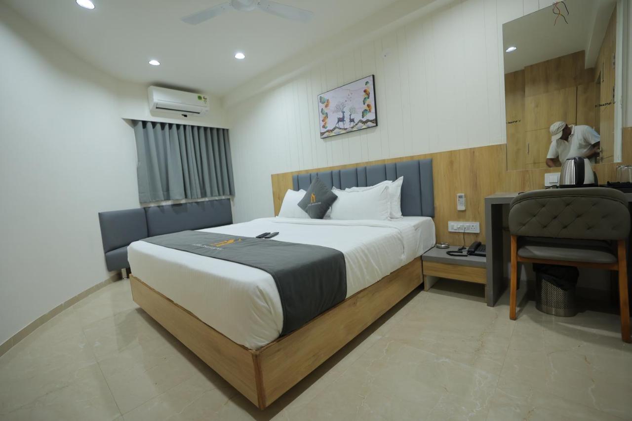 Hotel Shayan Inn Rajkot Eksteriør billede