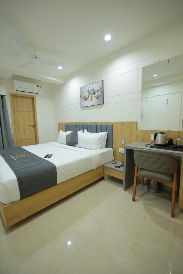 Hotel Shayan Inn Rajkot Eksteriør billede