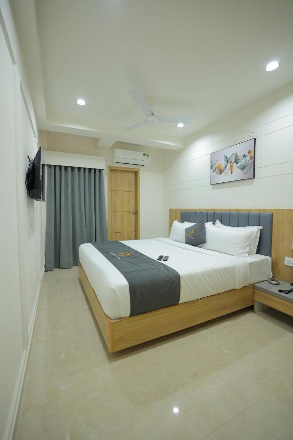 Hotel Shayan Inn Rajkot Eksteriør billede