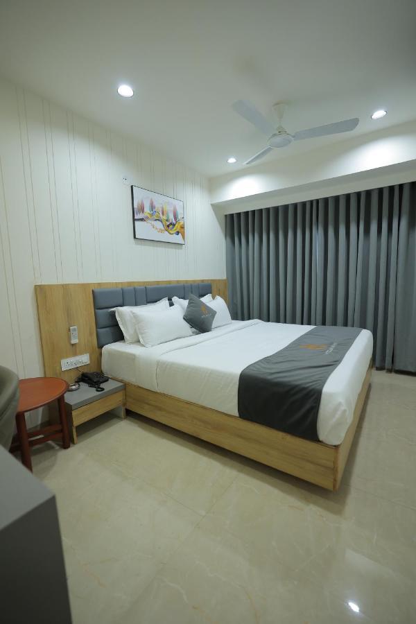 Hotel Shayan Inn Rajkot Eksteriør billede