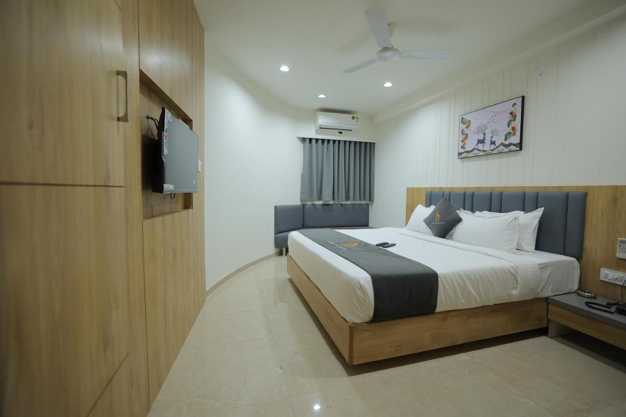 Hotel Shayan Inn Rajkot Eksteriør billede