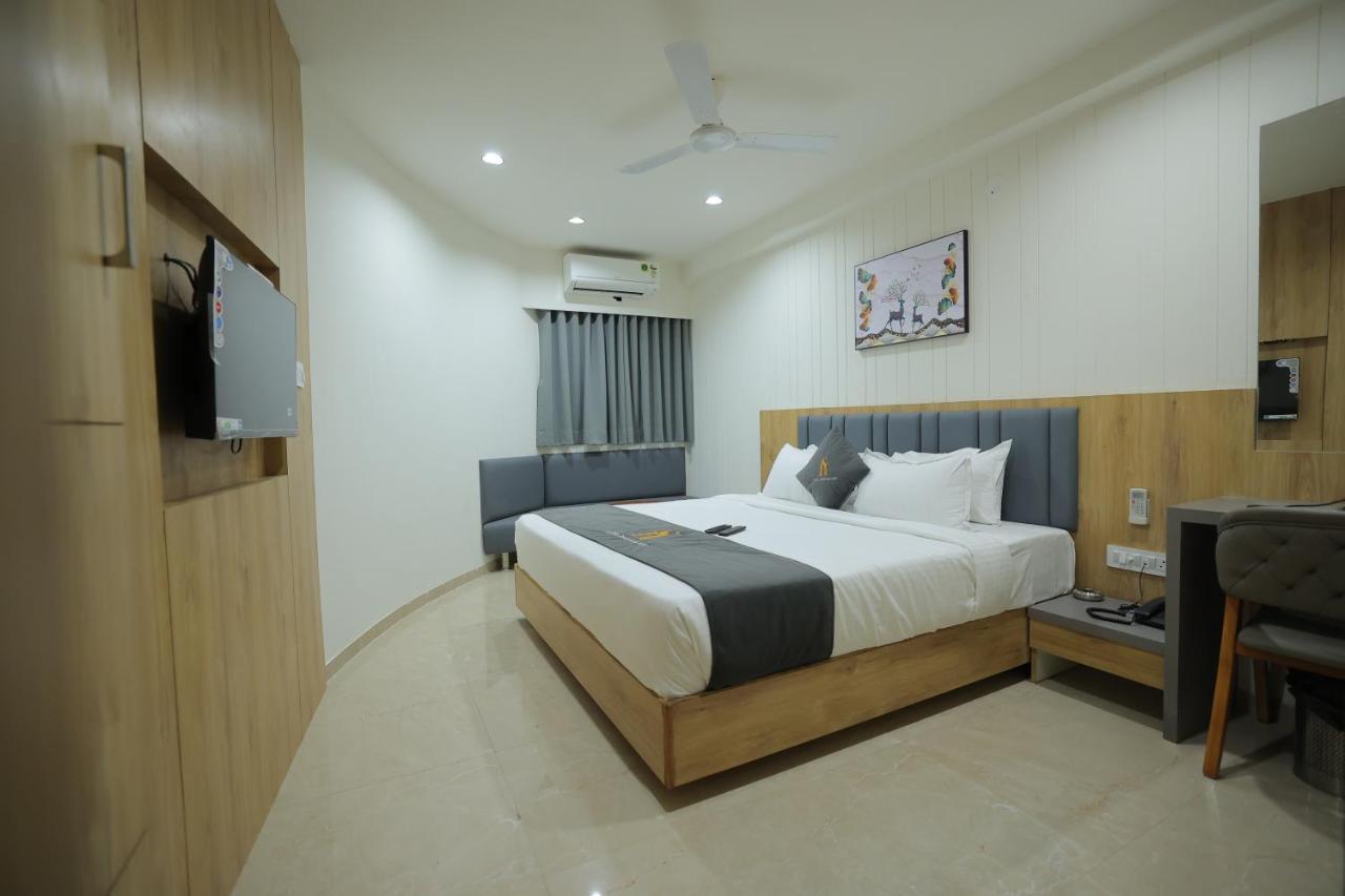 Hotel Shayan Inn Rajkot Eksteriør billede