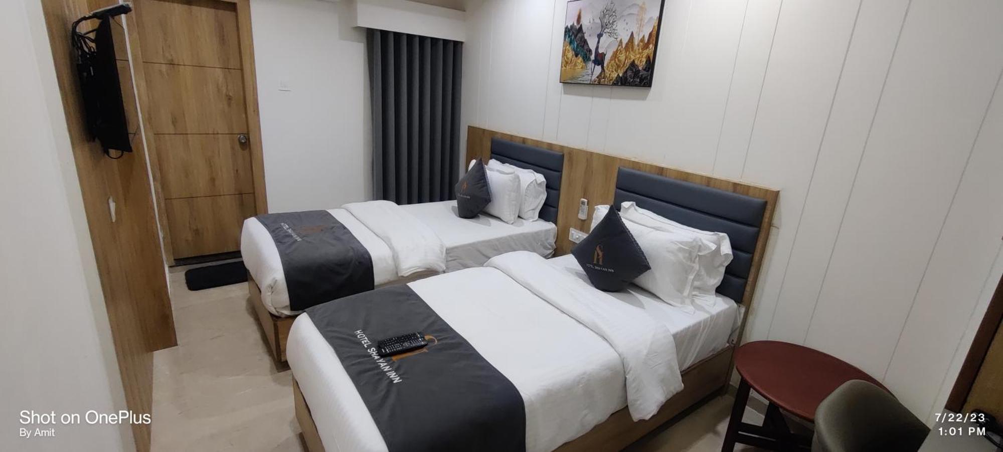 Hotel Shayan Inn Rajkot Eksteriør billede