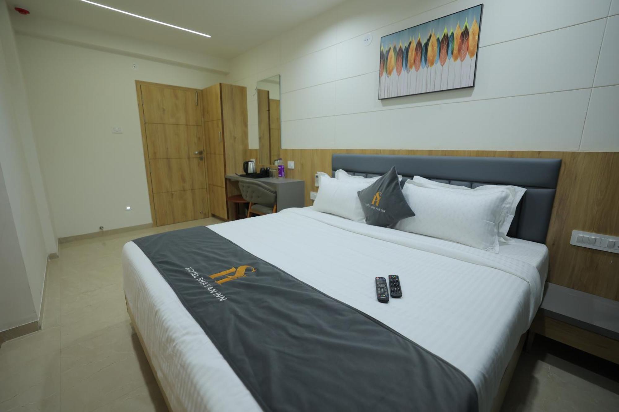 Hotel Shayan Inn Rajkot Eksteriør billede