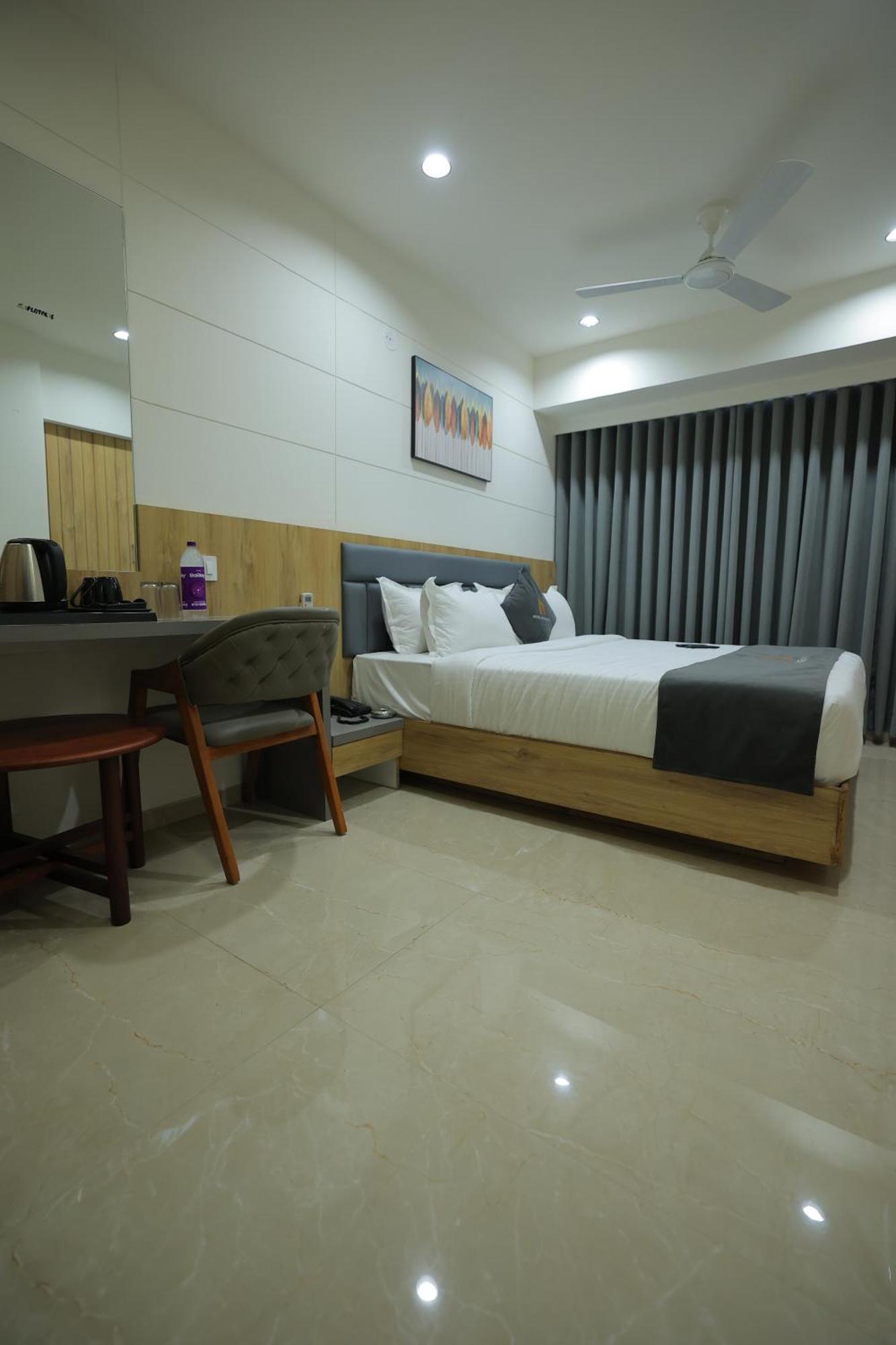 Hotel Shayan Inn Rajkot Eksteriør billede