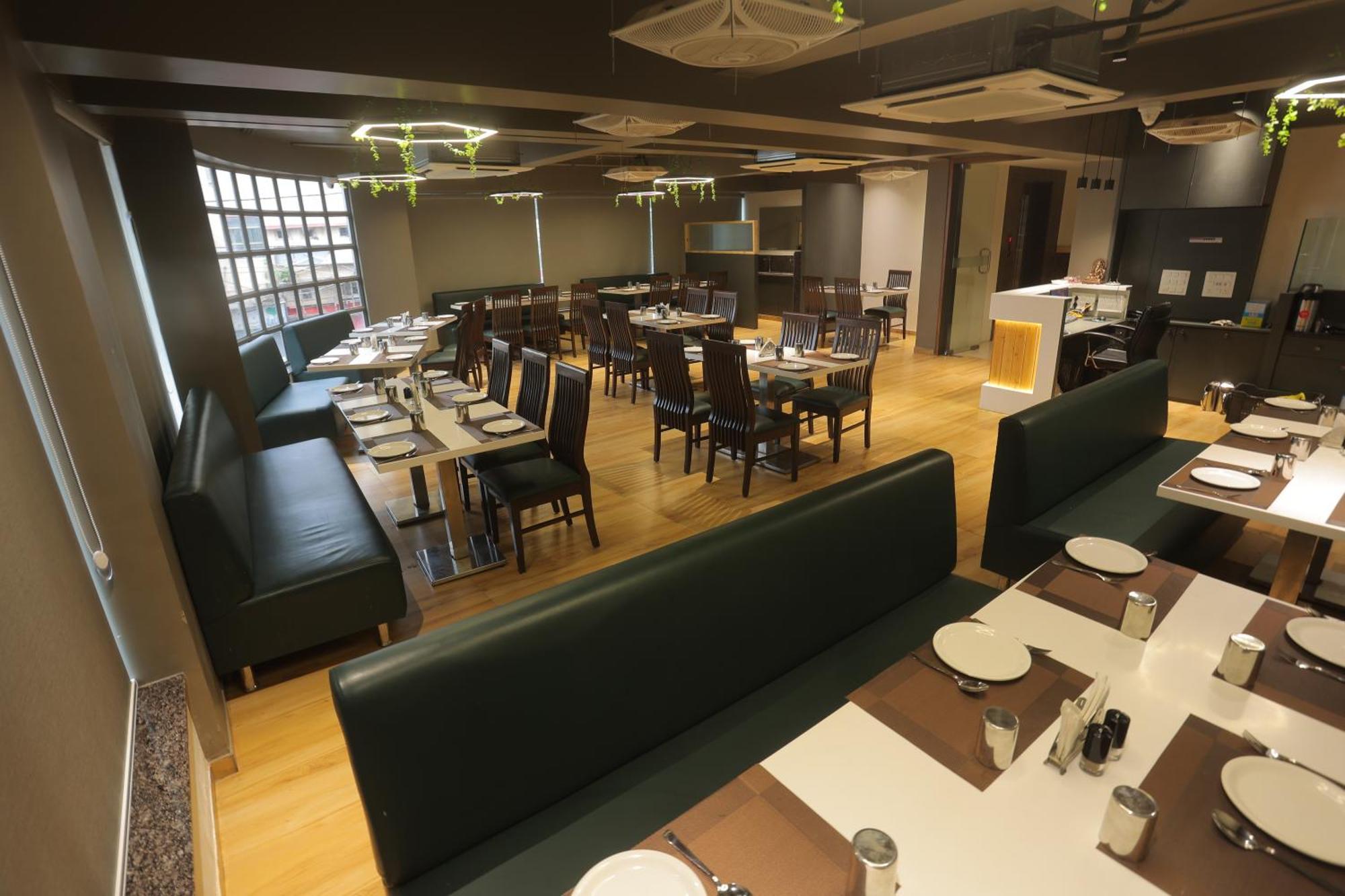 Hotel Shayan Inn Rajkot Eksteriør billede