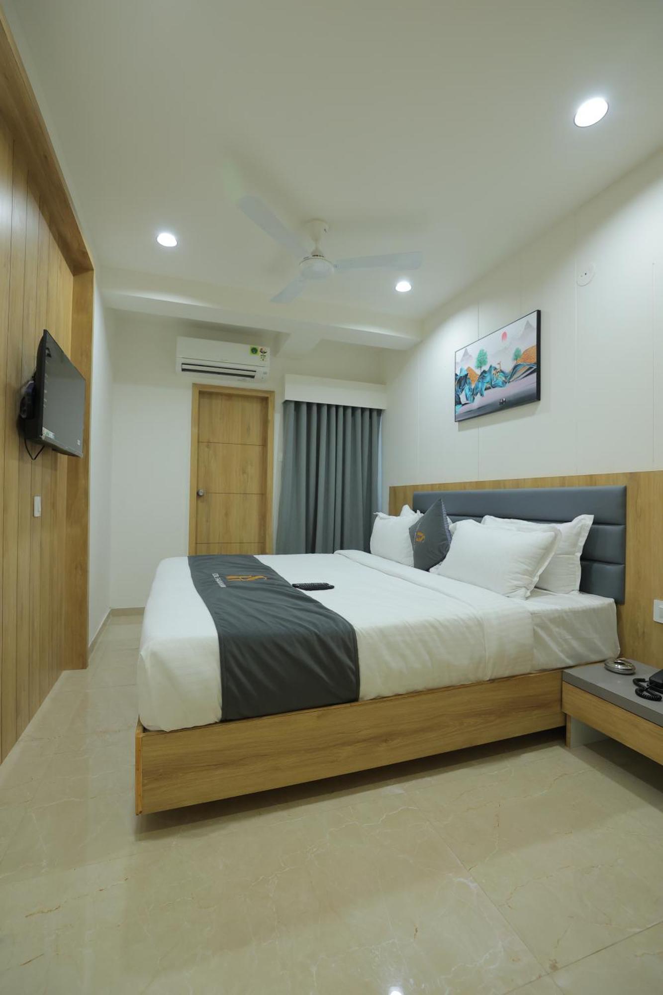 Hotel Shayan Inn Rajkot Eksteriør billede