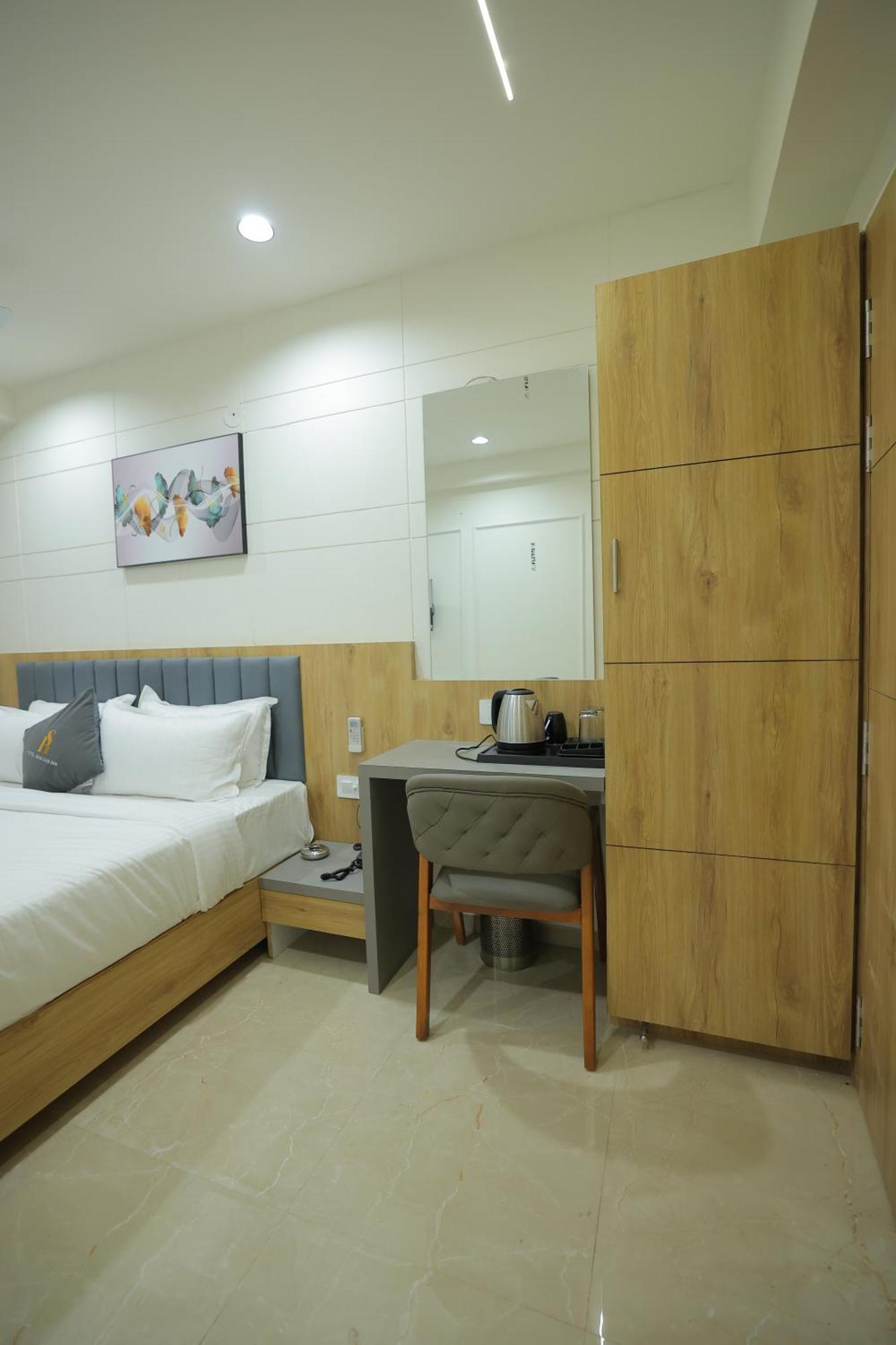 Hotel Shayan Inn Rajkot Eksteriør billede