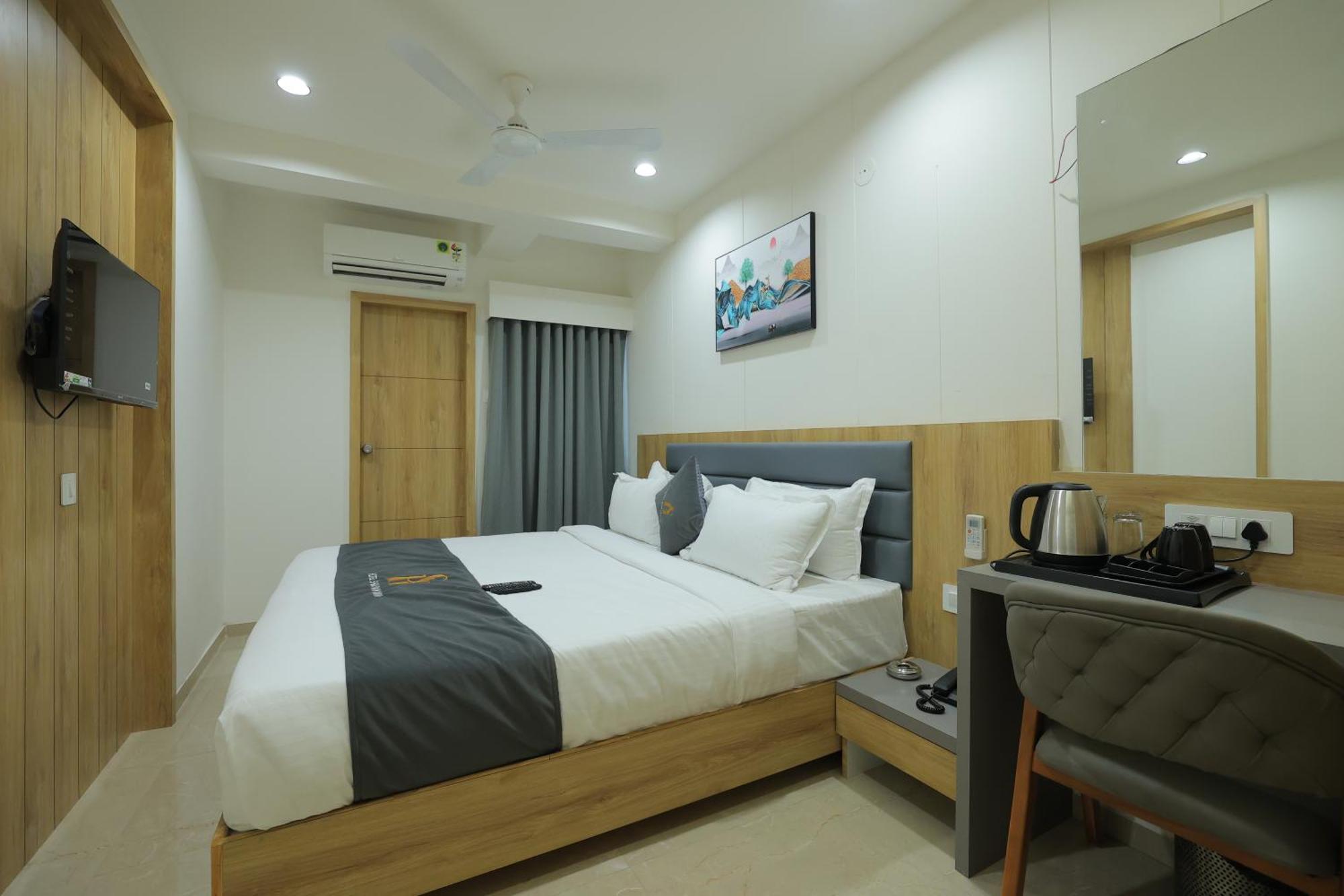 Hotel Shayan Inn Rajkot Eksteriør billede