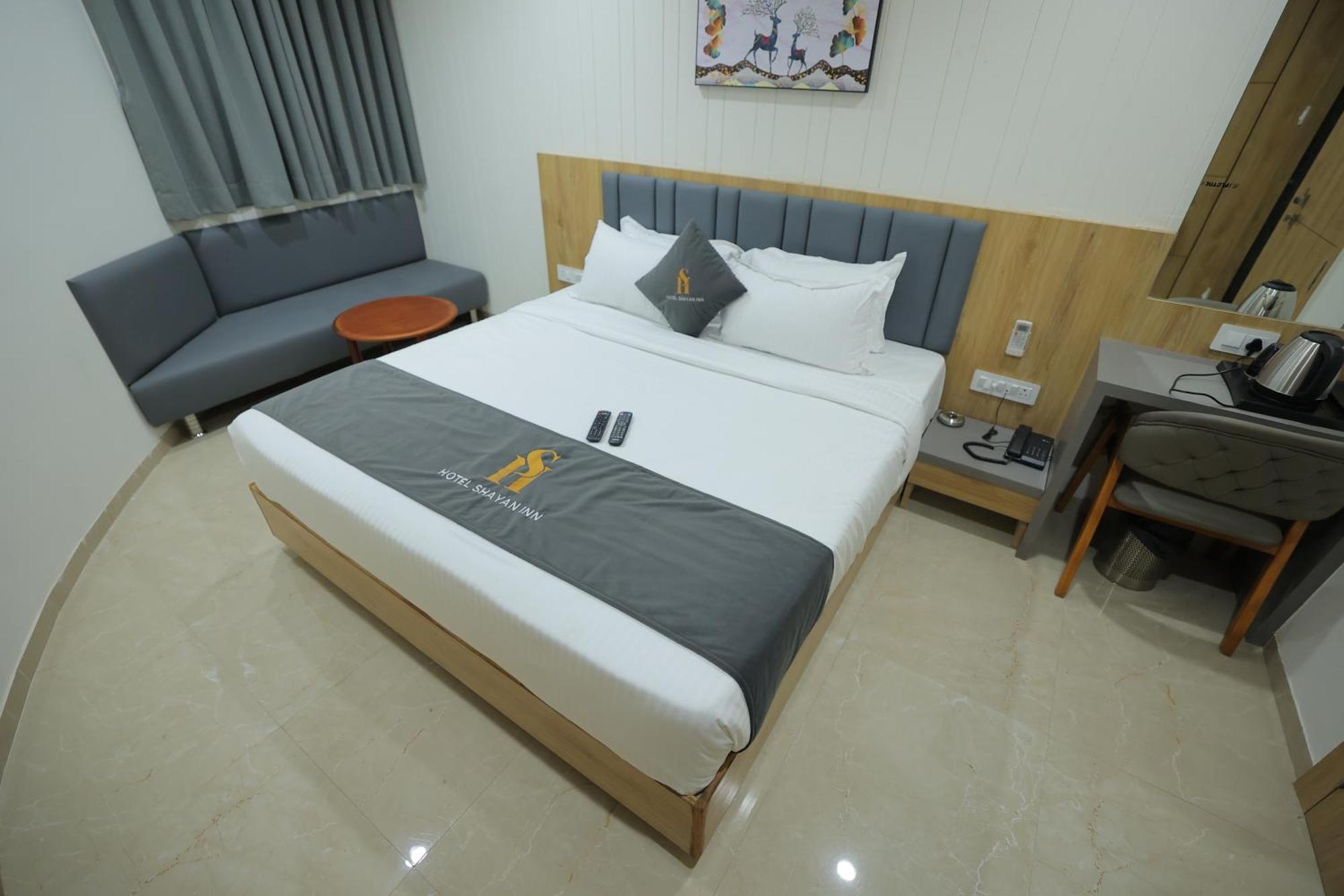 Hotel Shayan Inn Rajkot Eksteriør billede