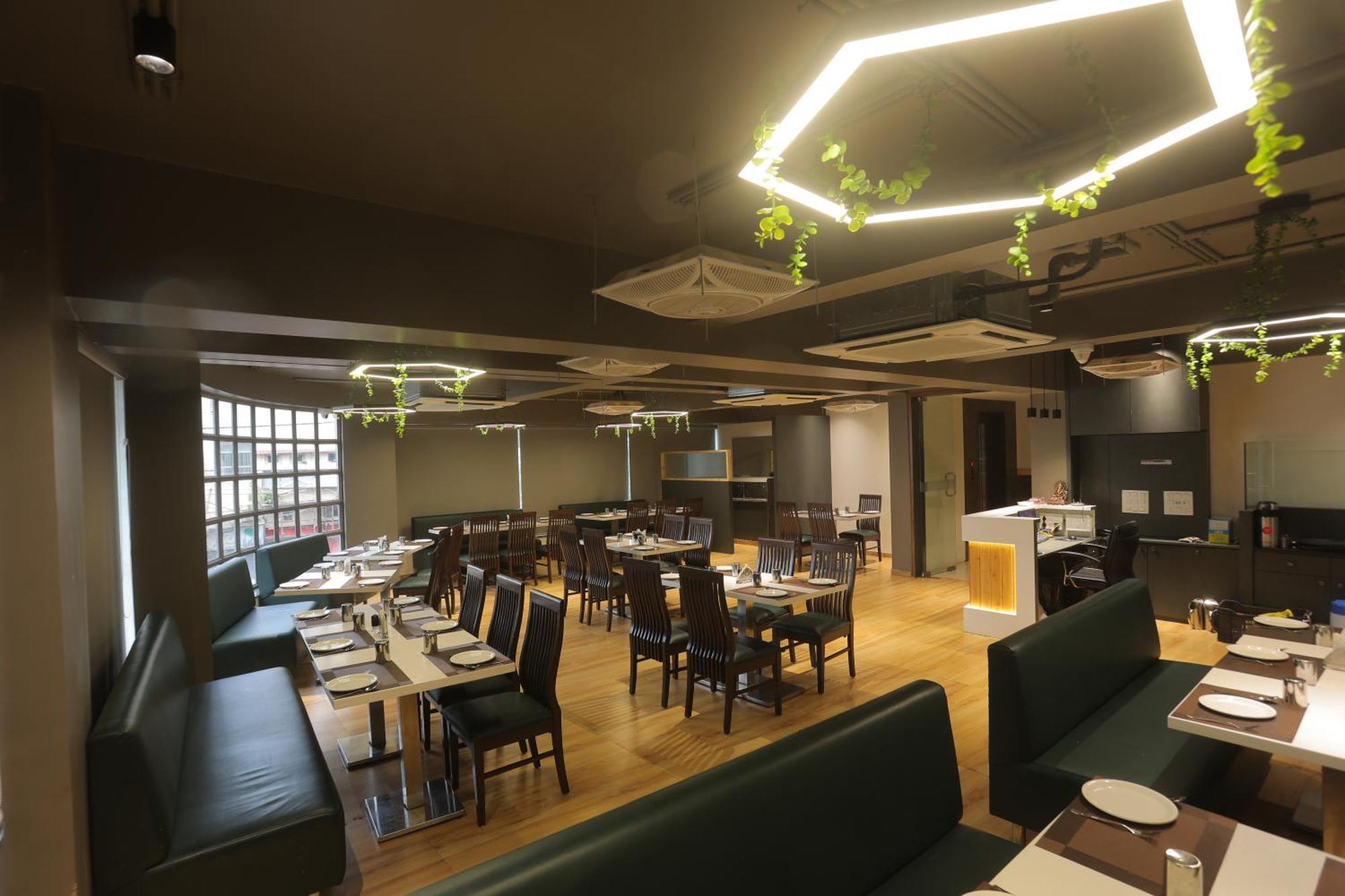 Hotel Shayan Inn Rajkot Eksteriør billede