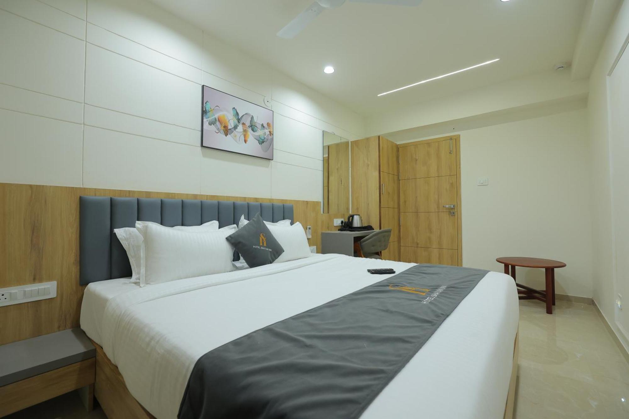 Hotel Shayan Inn Rajkot Eksteriør billede